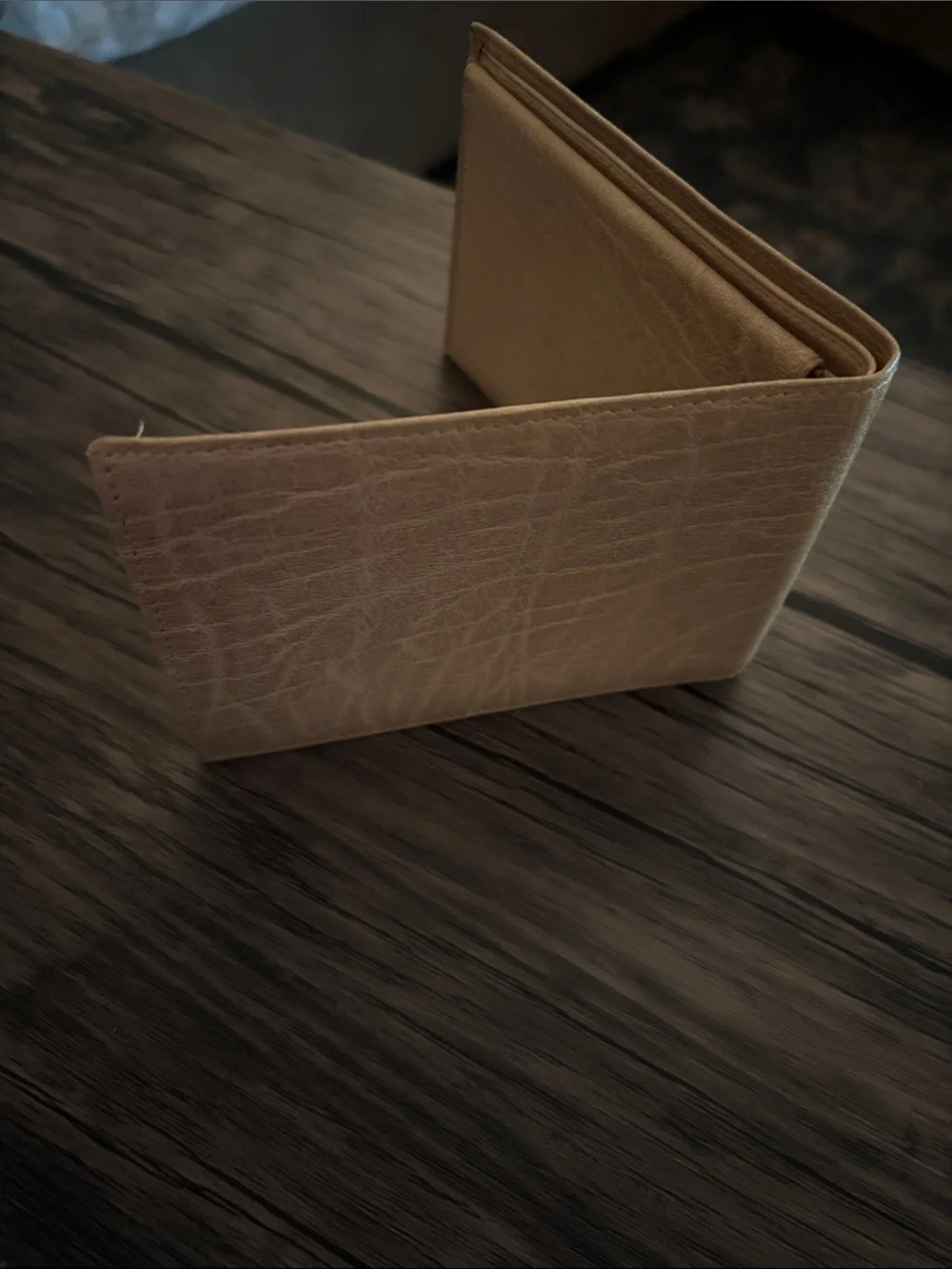Classic Crocodile Men's Bifold Wallet in Tan